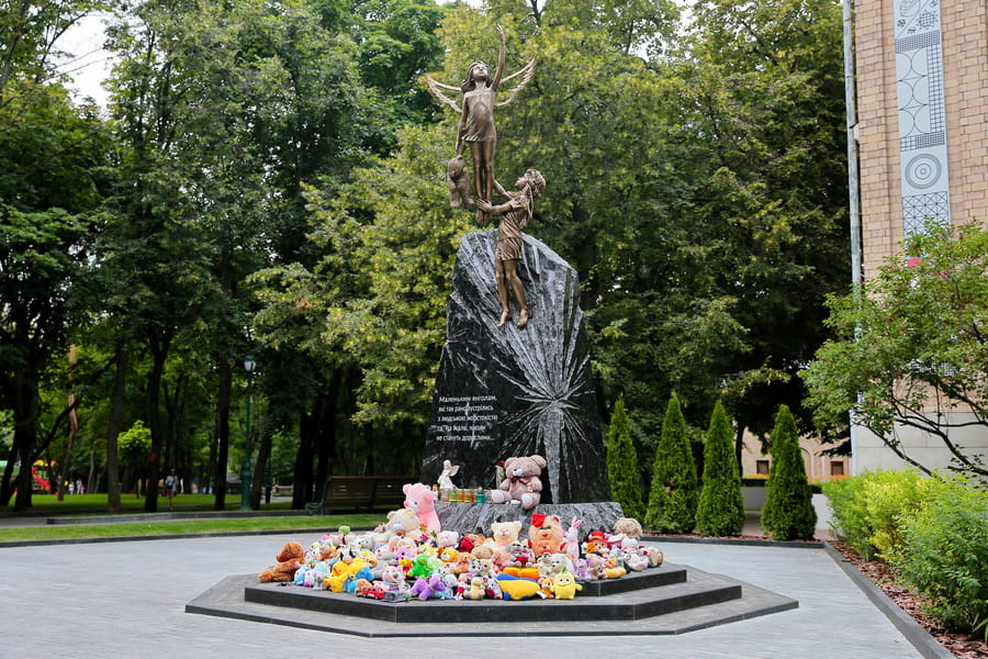 Життя 93 дітей на Харківщини обірвалось від початку вторгнення росіян в Україну