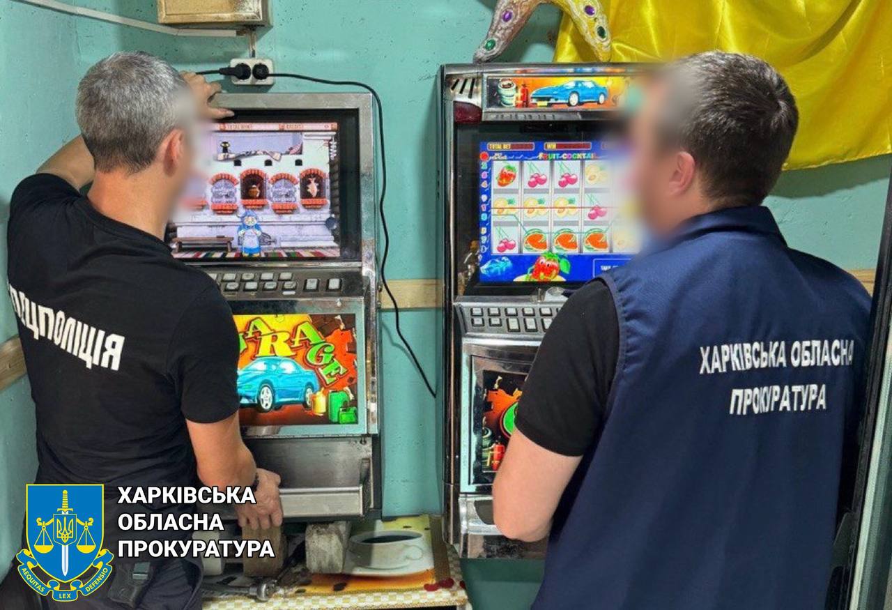 У Харкові припинено діяльність підпільного грального закладу під виглядом продуктового магазину