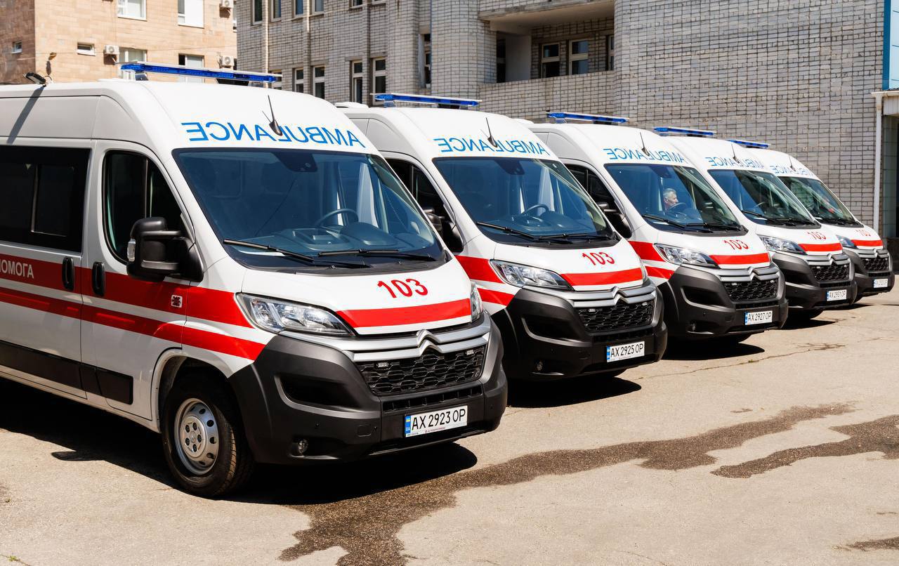 Харківщина отримала від Фундації Олени Зеленської та МОЗ 10 машин швидкої допомоги