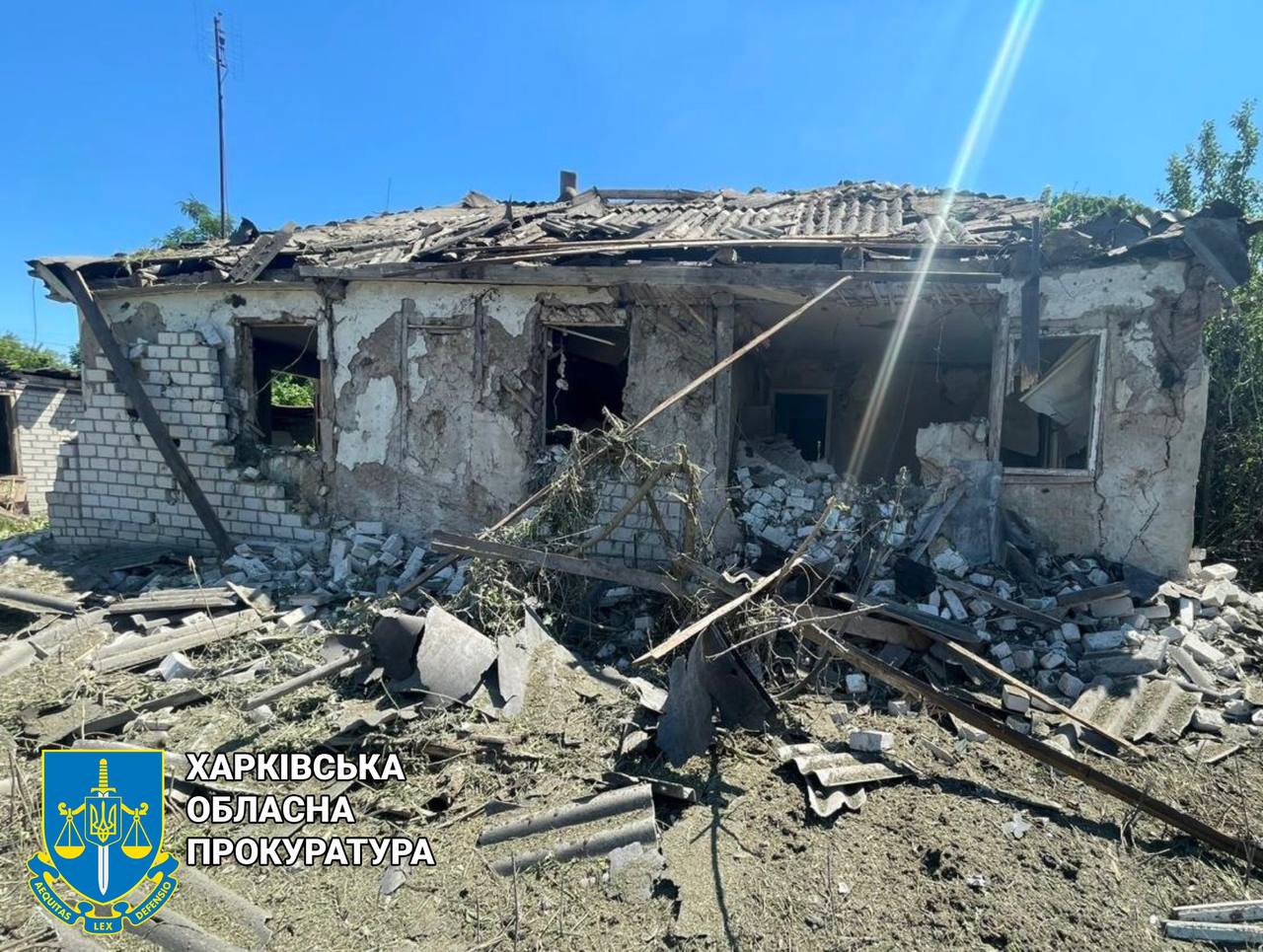 Мирна мешканка постраждала внаслідок ворожого обстрілу селища на Купʼянщині