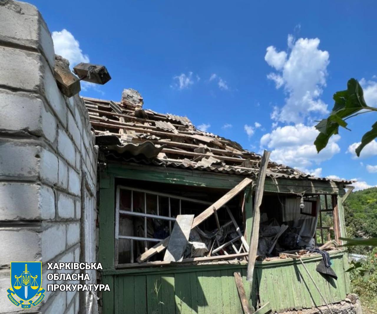 Вранці росіяни здійснили ракетний удар по селу на Чугуївщині: прокурори зафіксували наслідки атаки