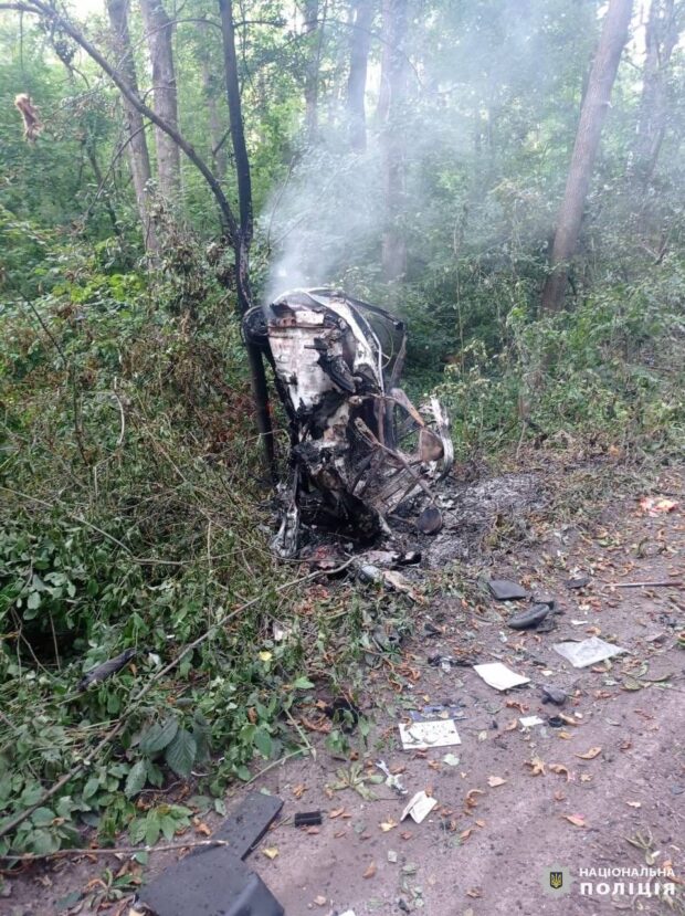 Загинули чотири людини, у тому числі дві дитини: поліція відкрила кримінальне провадження за фактом підрива цивільного автомобіля на ворожому боєприпасі на Харківщині