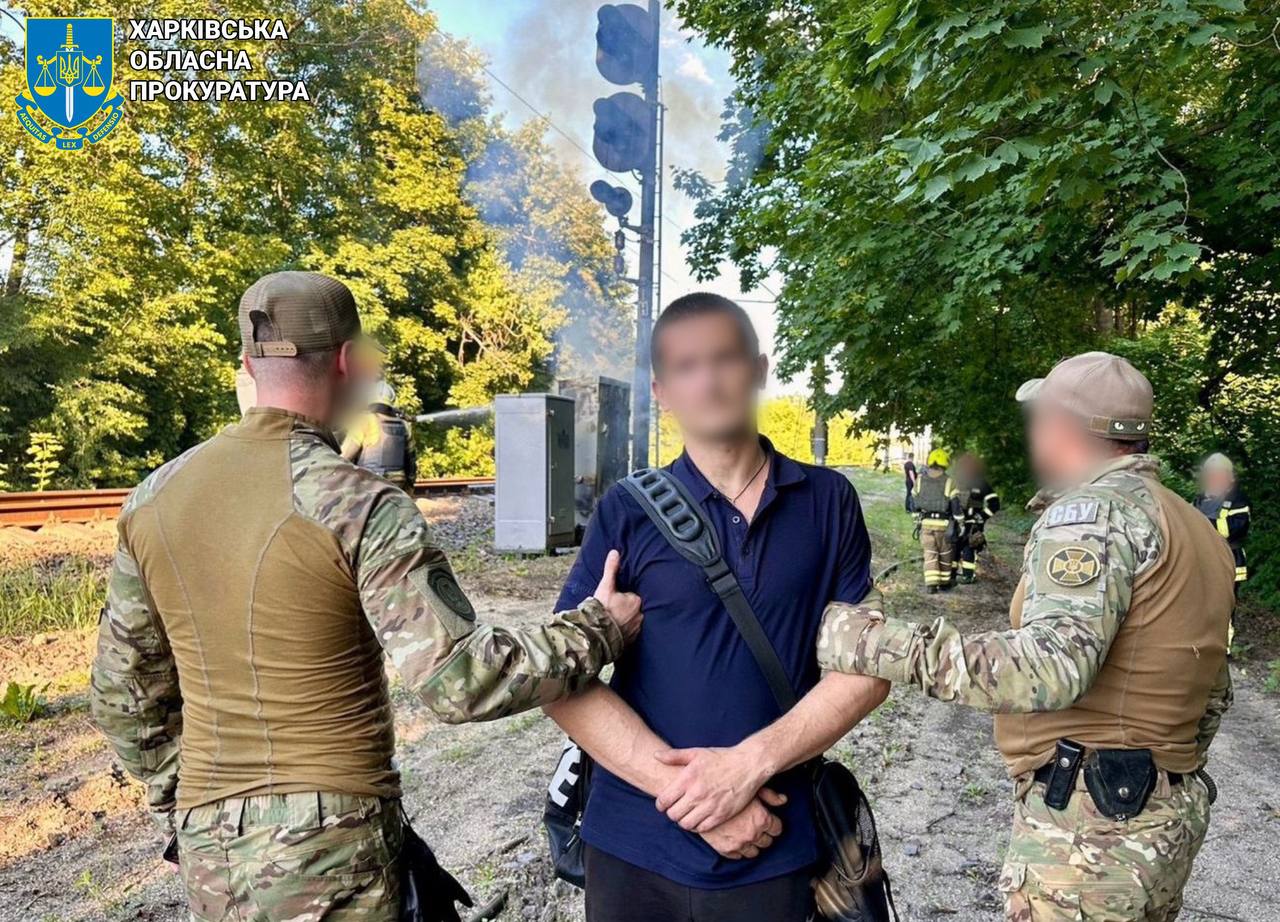 У Харкові затримано диверсанта, який за вказівкою російської спецслужби спалював релейні шафи Укрзалізниці