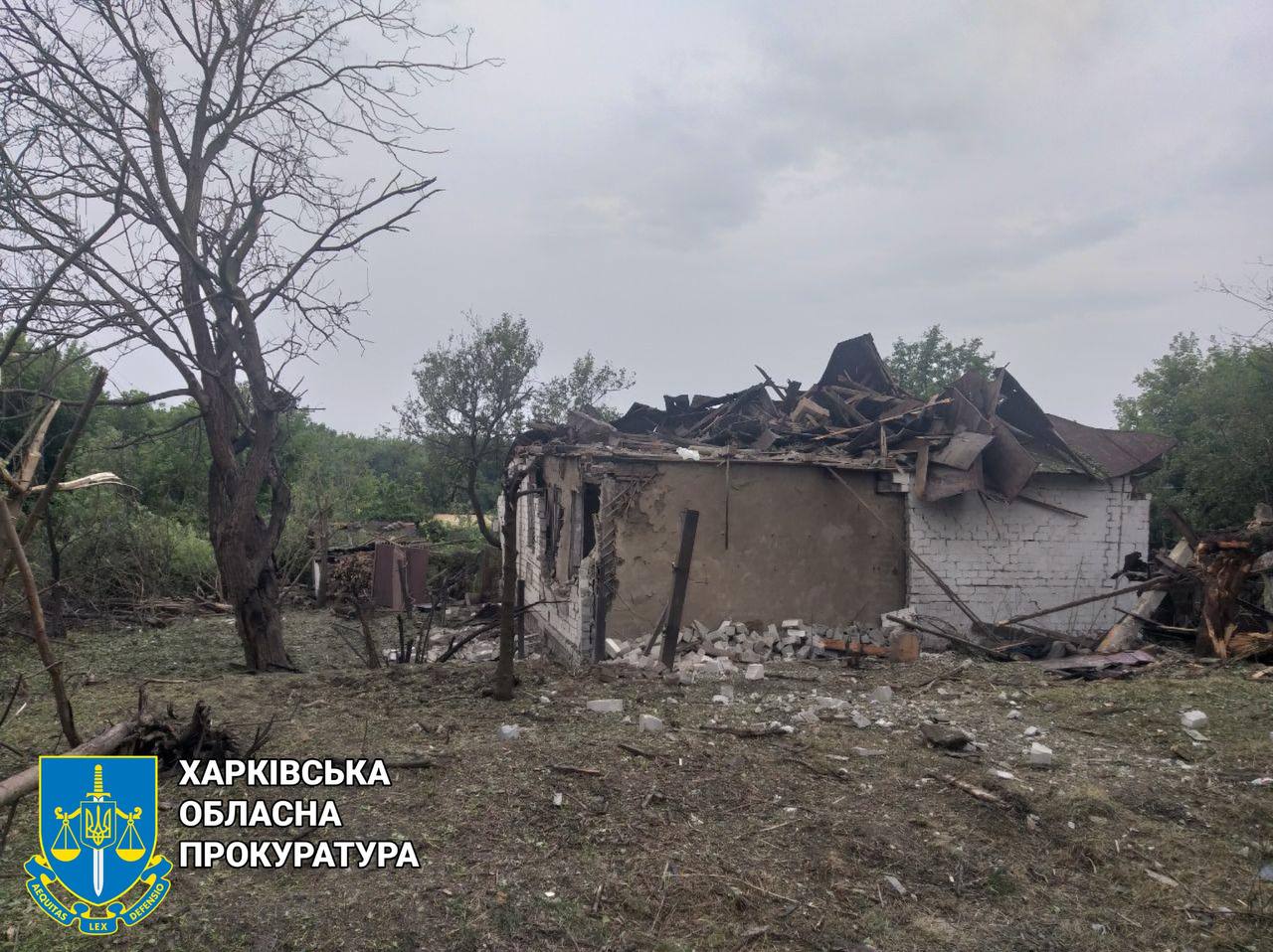 Прокурори зафіксували наслідки ворожих повітряних атак по Харківщині: постраждали дві жінки