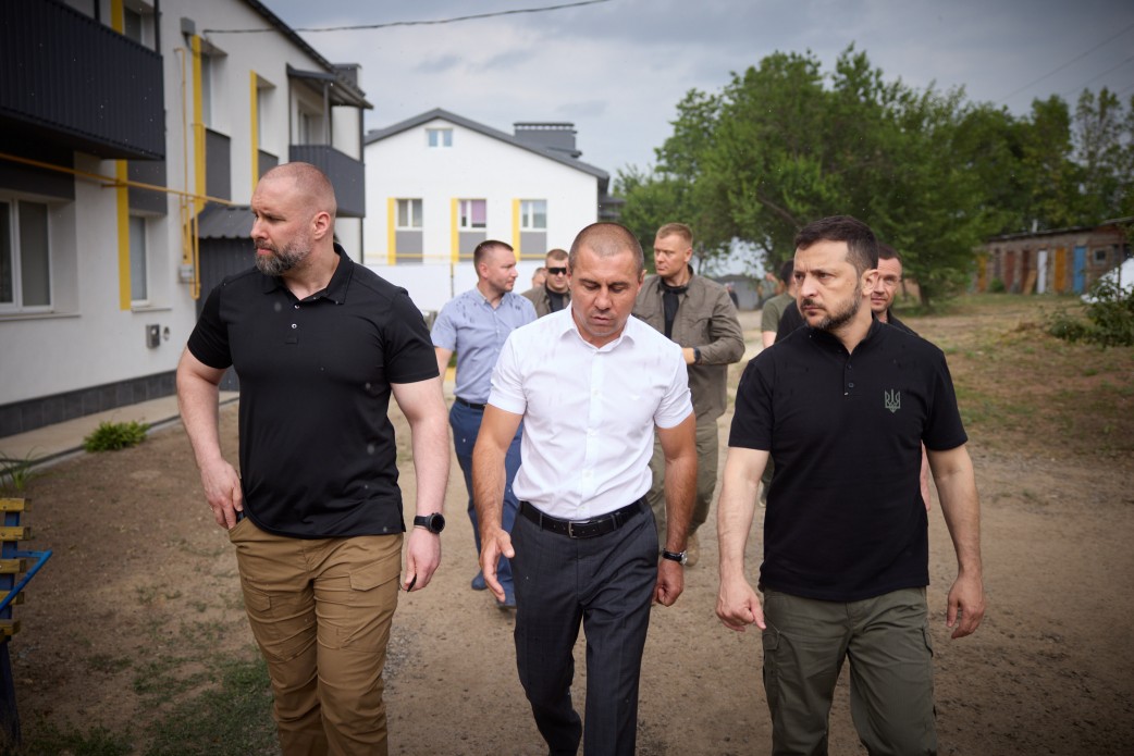 Президент ознайомився з процесом відбудови пошкодженого житла на Харківщині