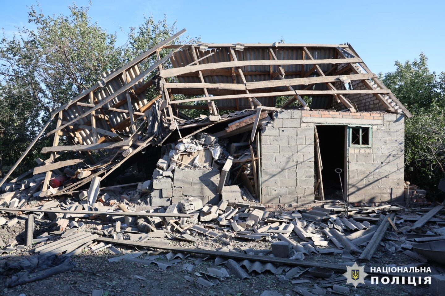 Внаслідок ворожих обстрілів прикордоння Харківщини загинула цивільна жінка: слідчі задокументували воєнні злочини