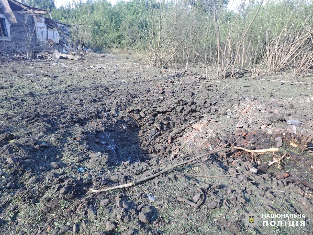 Через обстріли росіян загинула жінка, троє людей дістали поранення, серед них дитина: на Харківщині слідчі задокументували наслідки воєнних злочинів