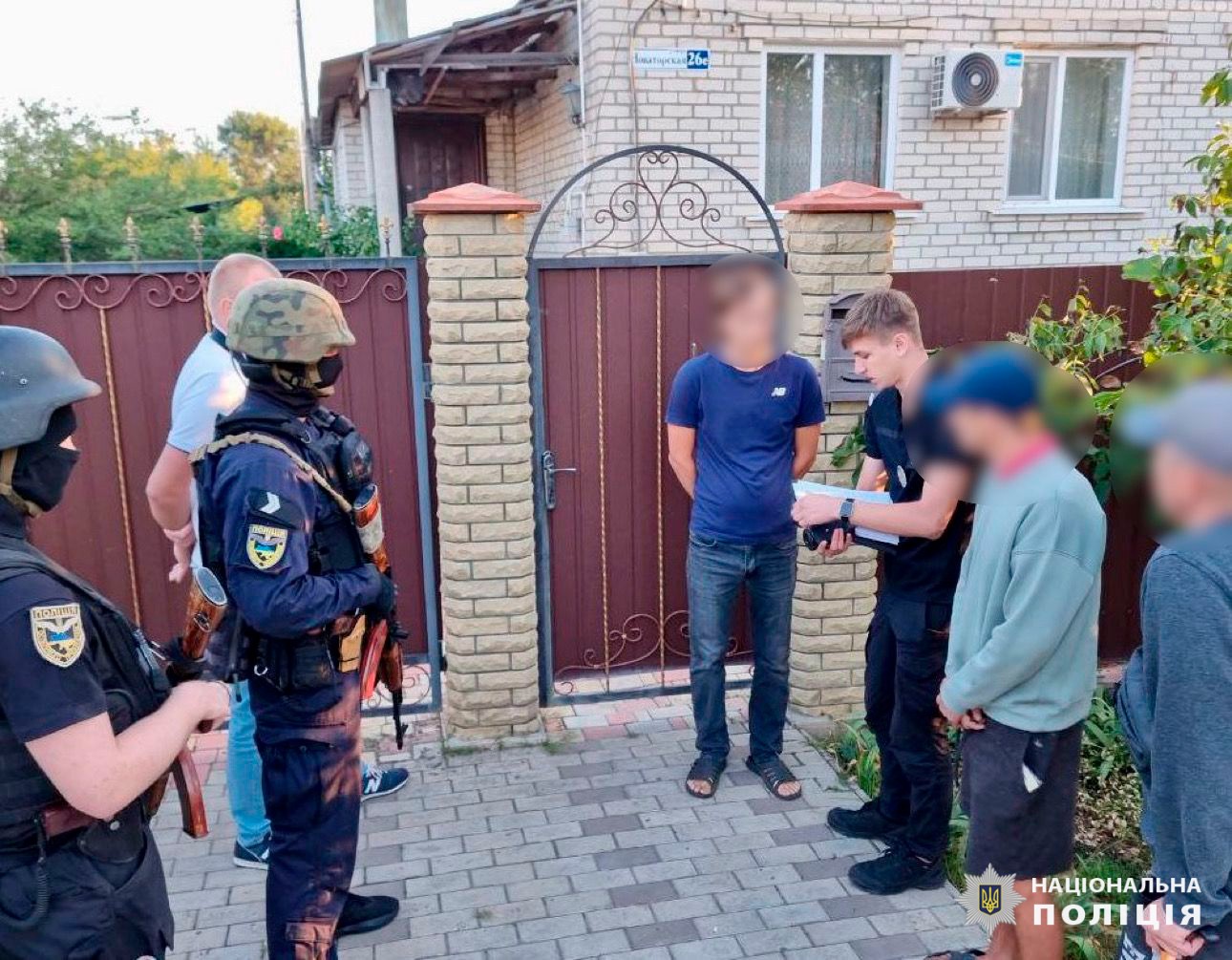 На Харківщині групу осіб, які організували шахрайську схему з привласнення державних коштів, виділених на відновлення зруйнованого окупантами житла