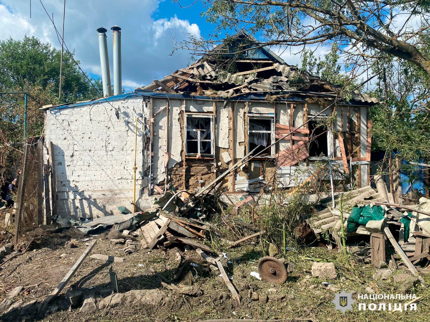 На Харківщині через ворожі обстріли одна людина загинула, ще троє дістали поранення: слідчі задокументували наслідки воєнних злочинів