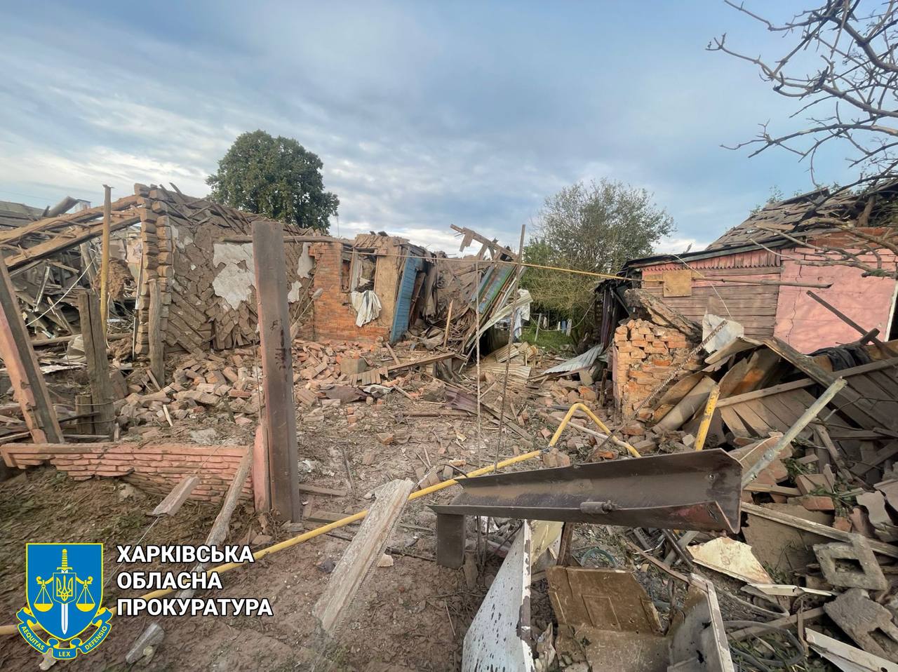 Двоє мирних мешканців загинули, ще двоє поранені: прокурори документують наслідки ворожих обстрілів Харківщини