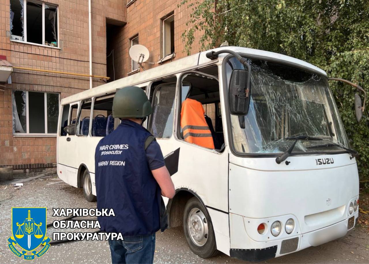 Ворог вчергове здійснив авіаатаки по Харкову: постраждали троє людей