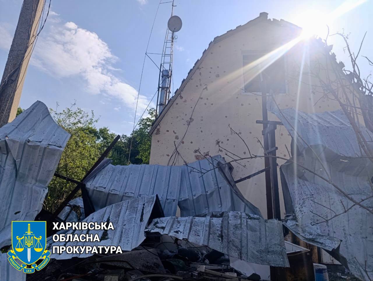 Росіяни знову вдарили авіабомбою по передмістю Харкова: правоохоронці зафіксували наслідки