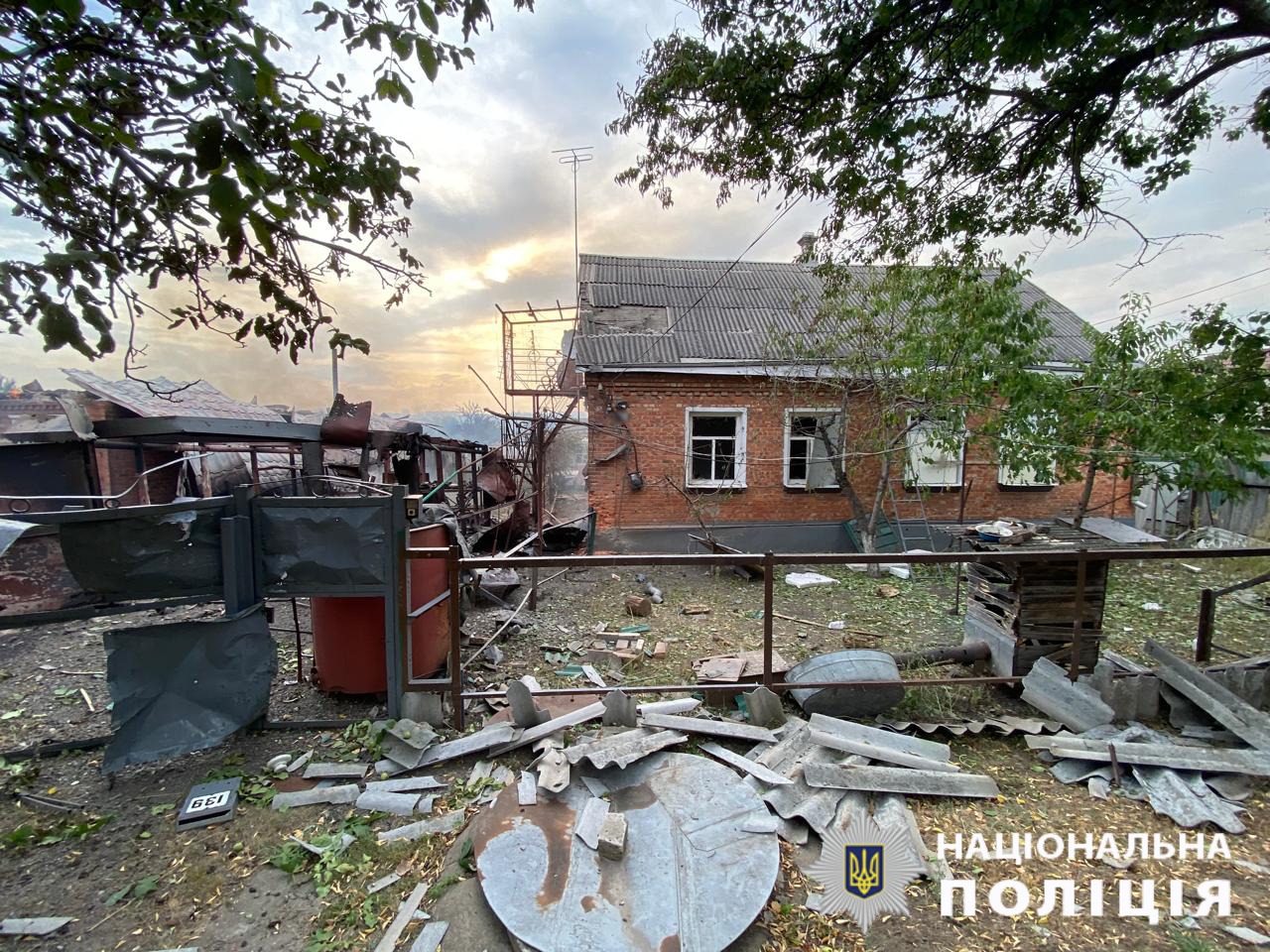 На Харківщині внаслідок ворожих ударів загинули дві людини, ще 15 постраждали: слідчі задокументували наслідки воєнних злочинів рф