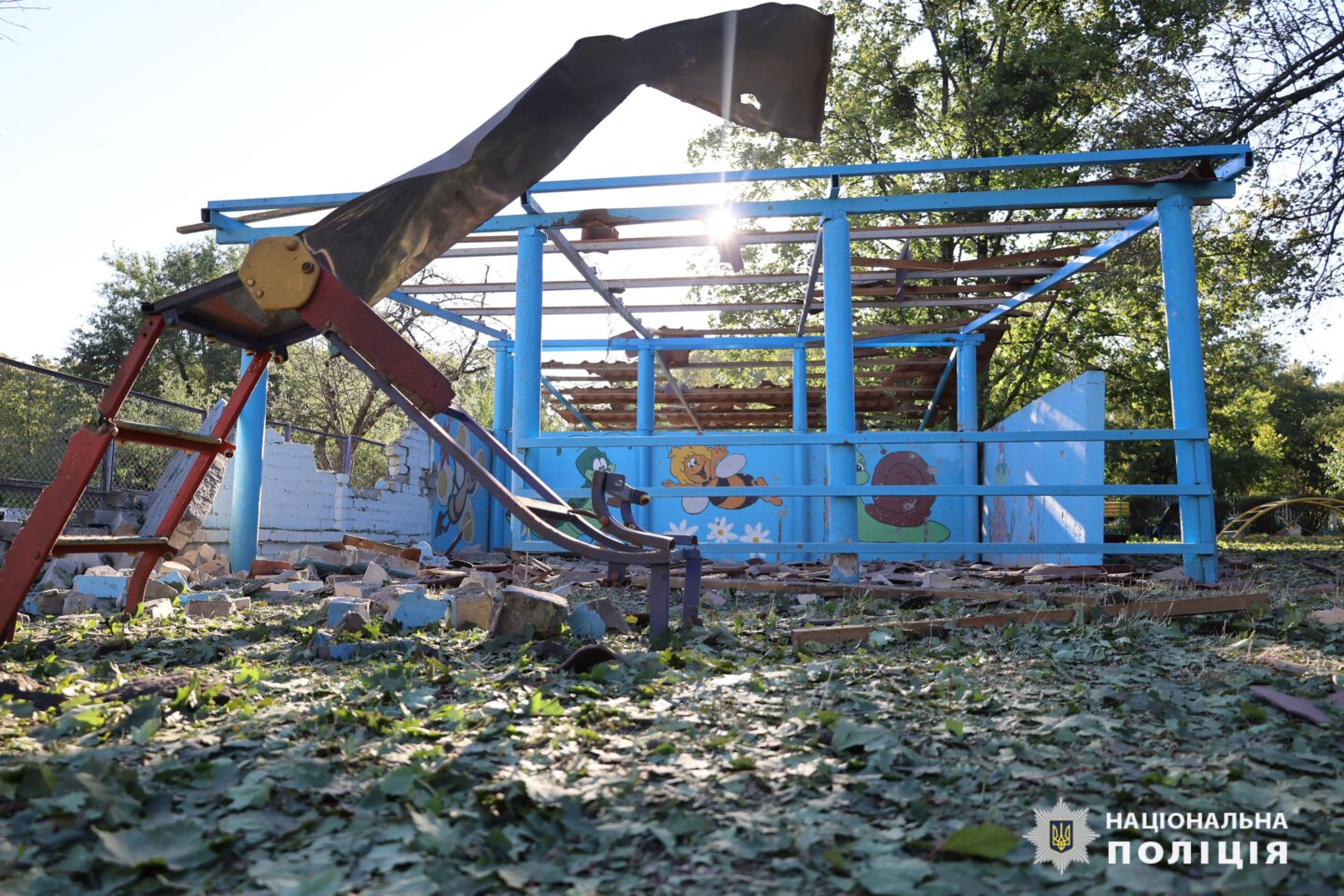 Ворог застосував по цивільному населенню Харківщини авіацію, КАБ, ФАБ, РСЗВ, балістику, загинула жінка, поранено чоловіка: слідчі задокументували наслідки воєнних злочинів