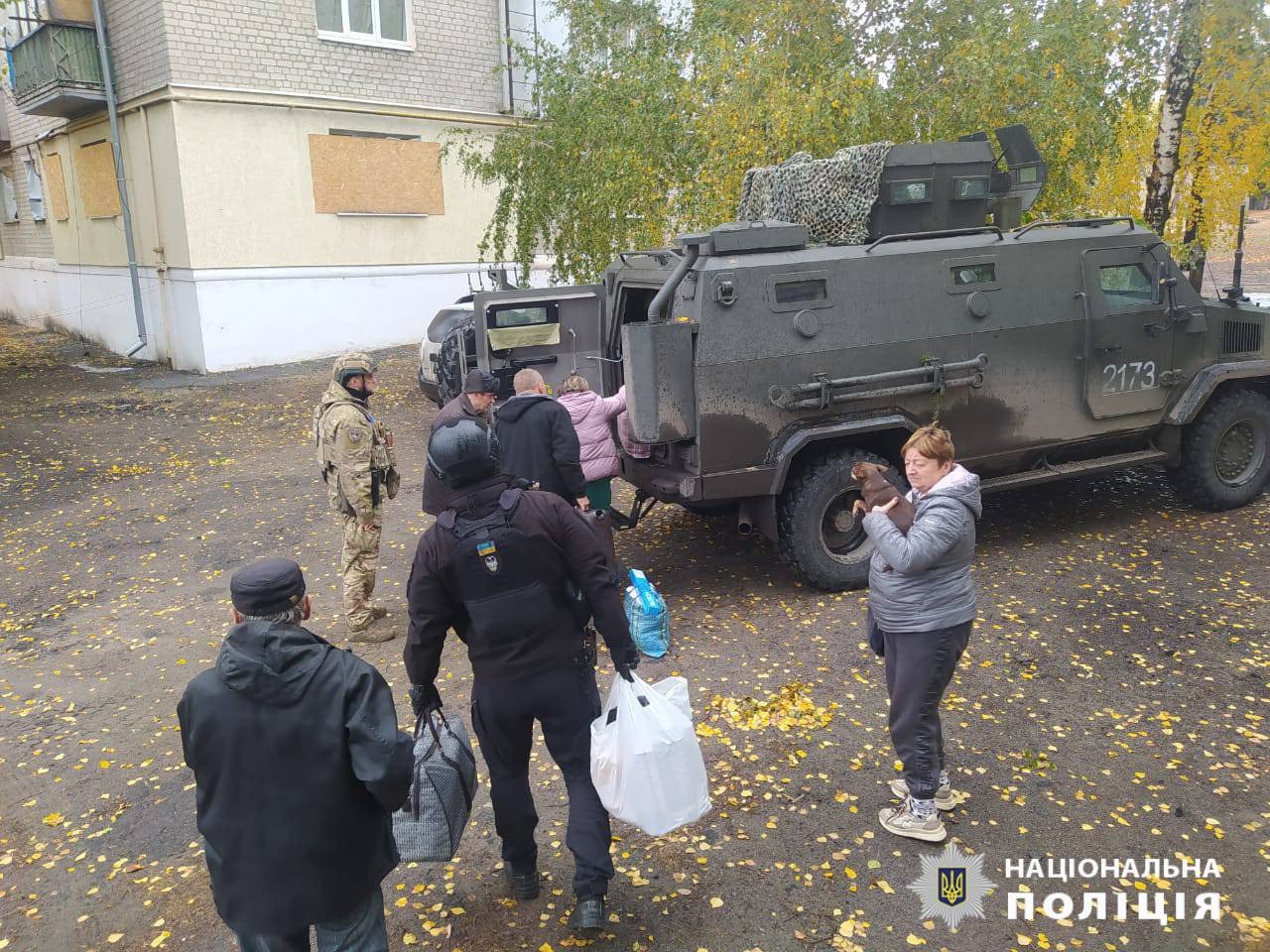В межах посиленої евакуації з Куп’янського і Борівського напрямків вивезли ще 118 людей (відео)