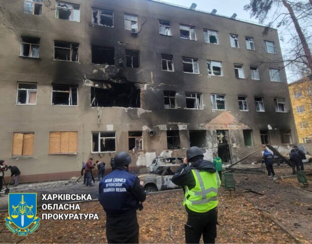 Ворог продовжує терор цивільного населення Харківщини: внаслідок обстрілів з боку росіян постраждали троє мирних мешканців