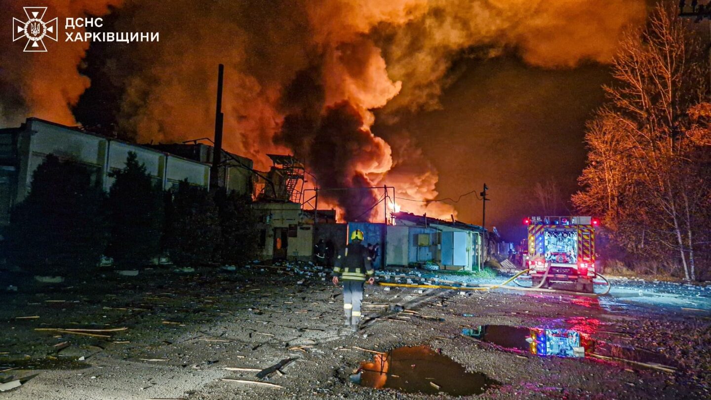 Протягом тижня 11 пожеж, спричинених ворожими обстрілами, ліквідували рятувальники Харківщини (відео)