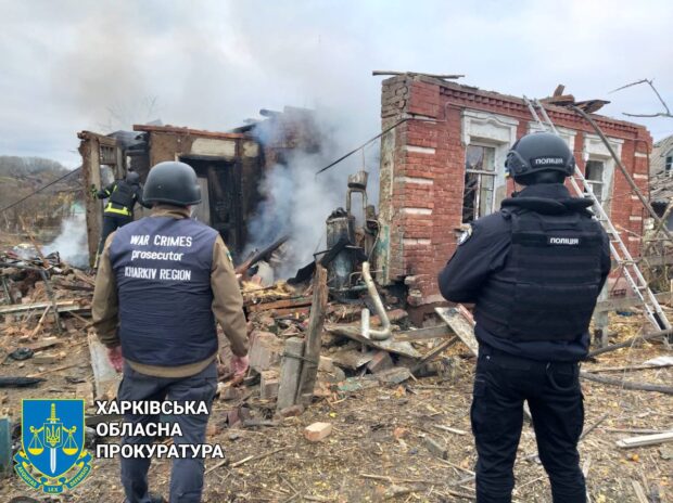 Росіяни вкотре обстріляли Купʼянськ: двоє людей загинули, ще одна людина дістала поранень