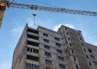 У Харкові відновлюють пошкоджені обстрілами будинки