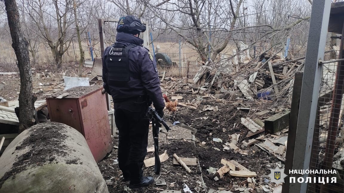 Постраждав цивільний чоловік: поліція документує наслідки воєнного злочину у Харківському районі