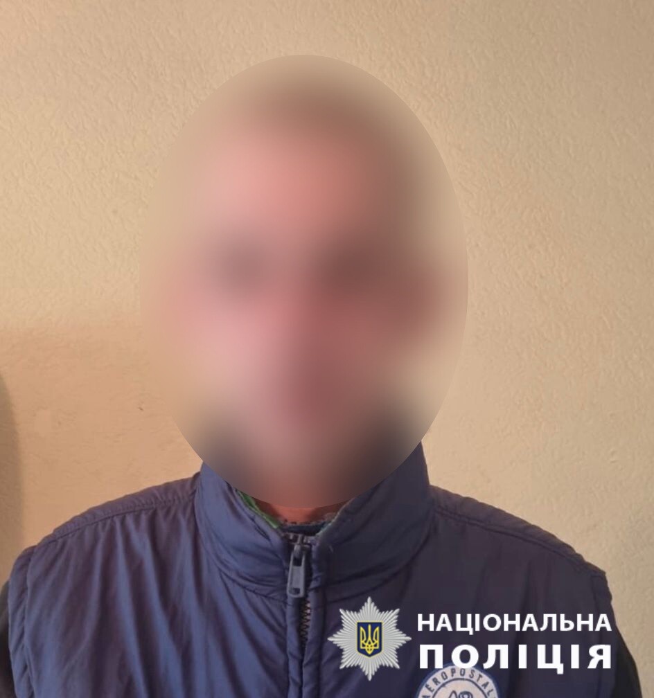 Побили хлопця на трамвайній зупинці: у Харкові затримали двох чоловіків