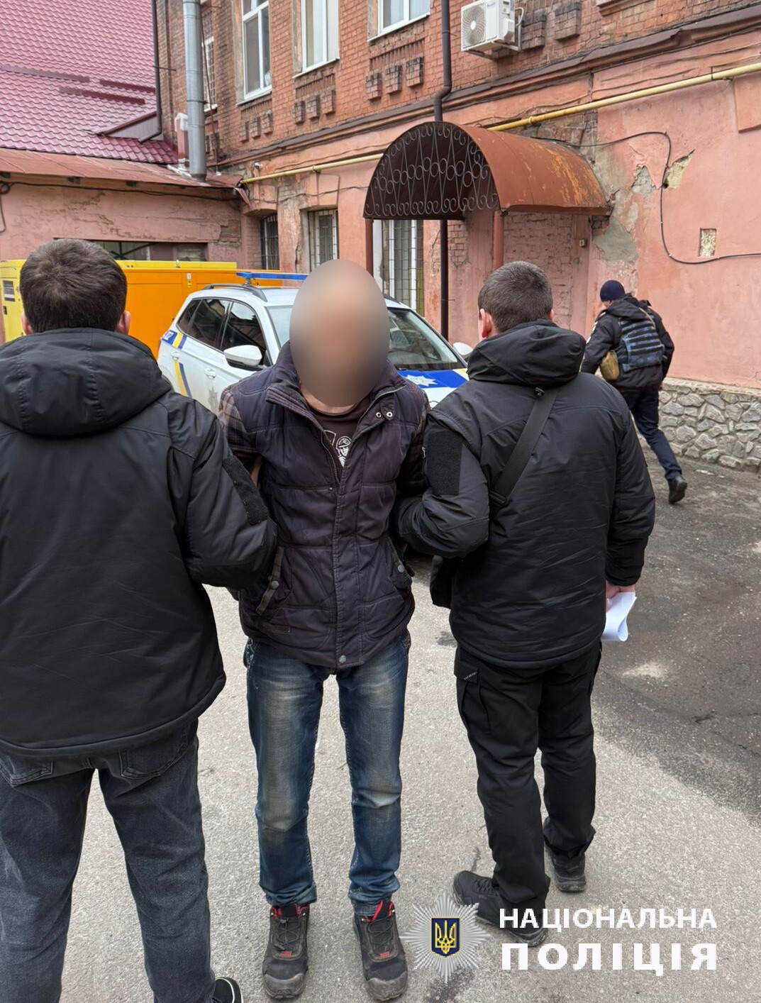 У Харкові чоловік спочатку вбив матір сокирою, а після — кількох котів