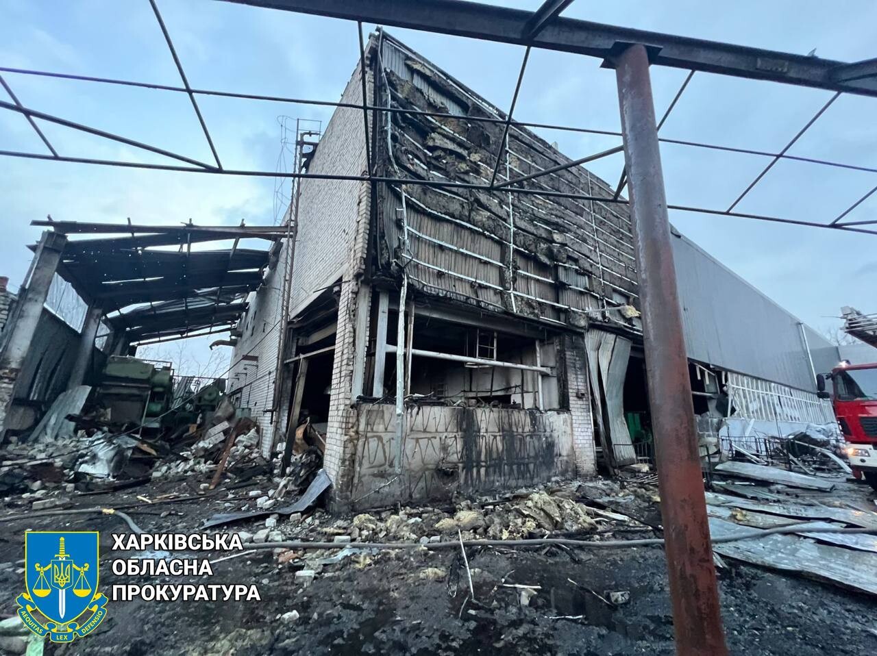 Правоохоронці зафіксували наслідки атаки БпЛА по підприємству у Харкові