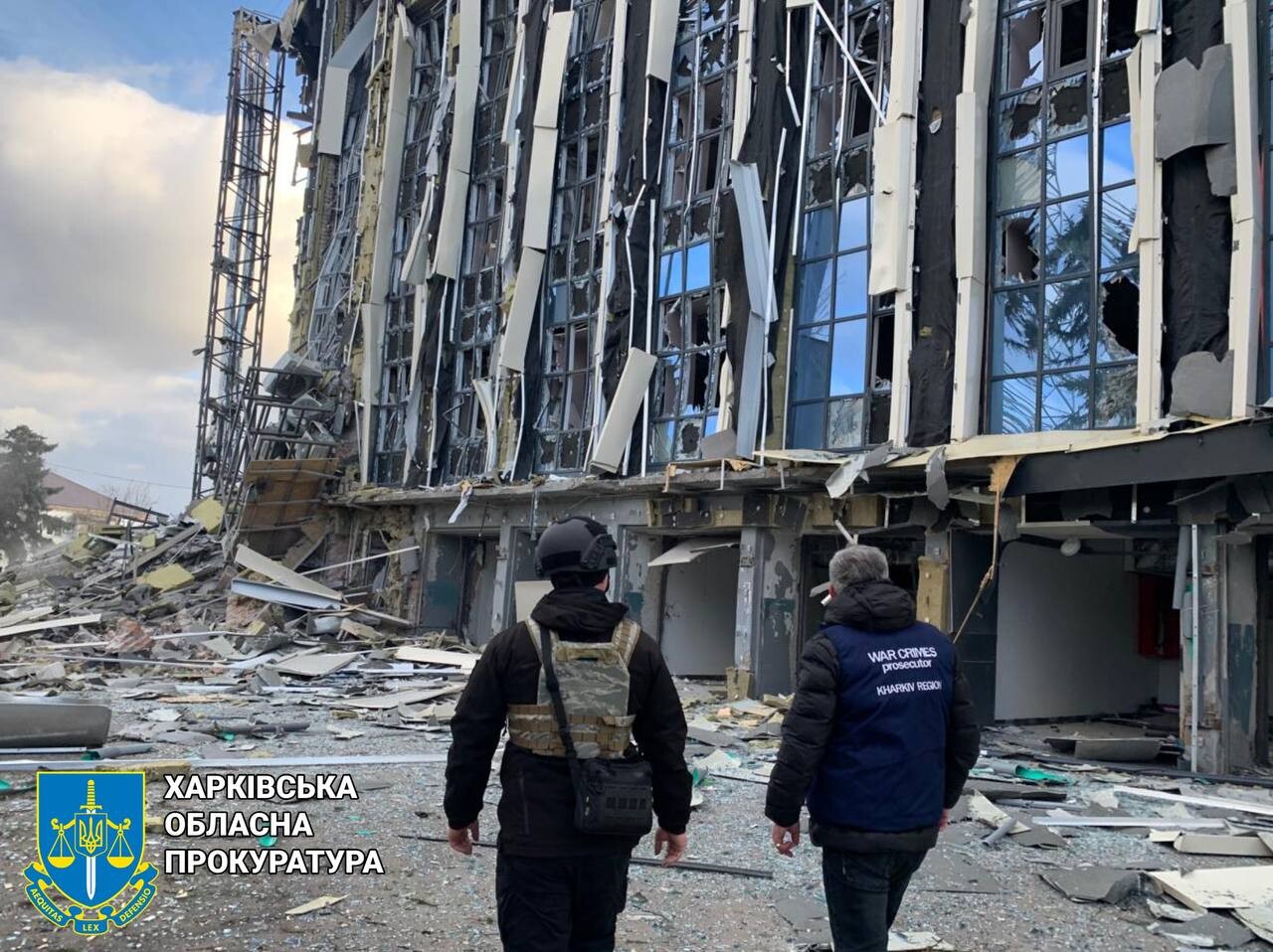 Правоохоронці документують наслідки російської ракетної атаки по Ізюму: 5 людей загинули, пів сотні поранені