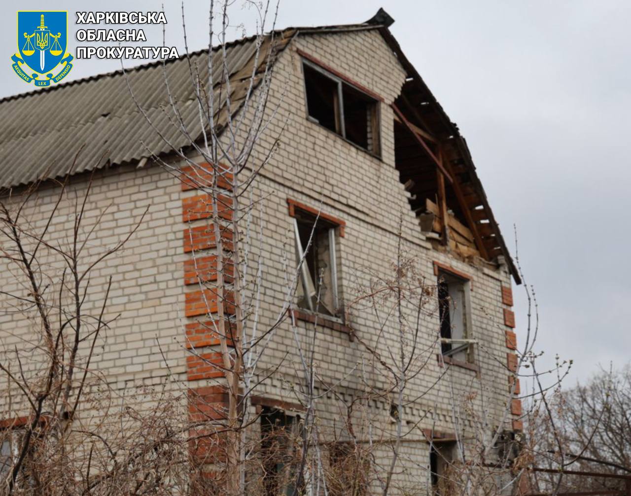 Правоохоронці зафіксували наслідки чергового ворожого удару по Купʼянську, двоє людей поранені