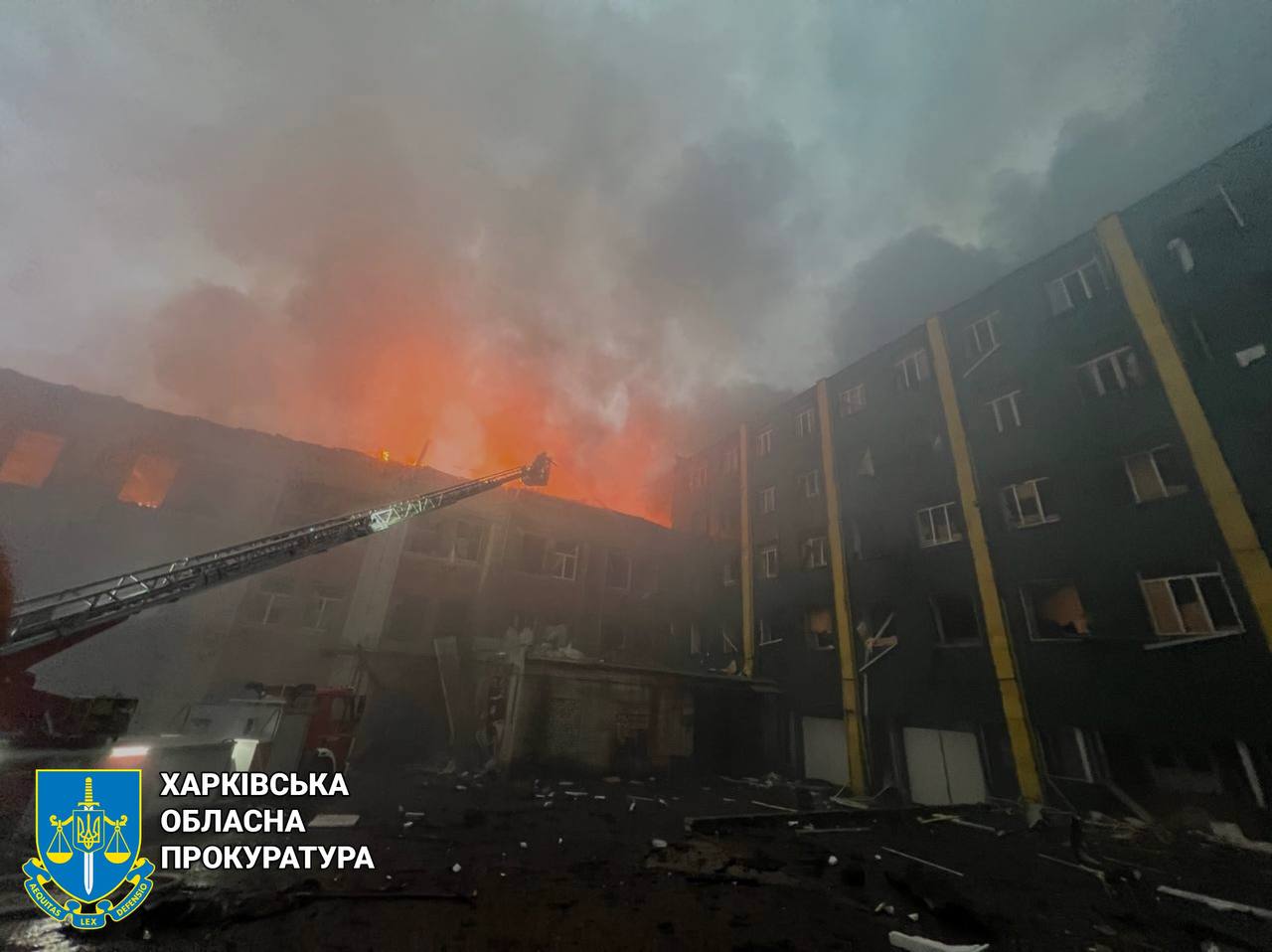 Росіяни знову вдарили по Харкову БпЛА: постраждали троє людей
