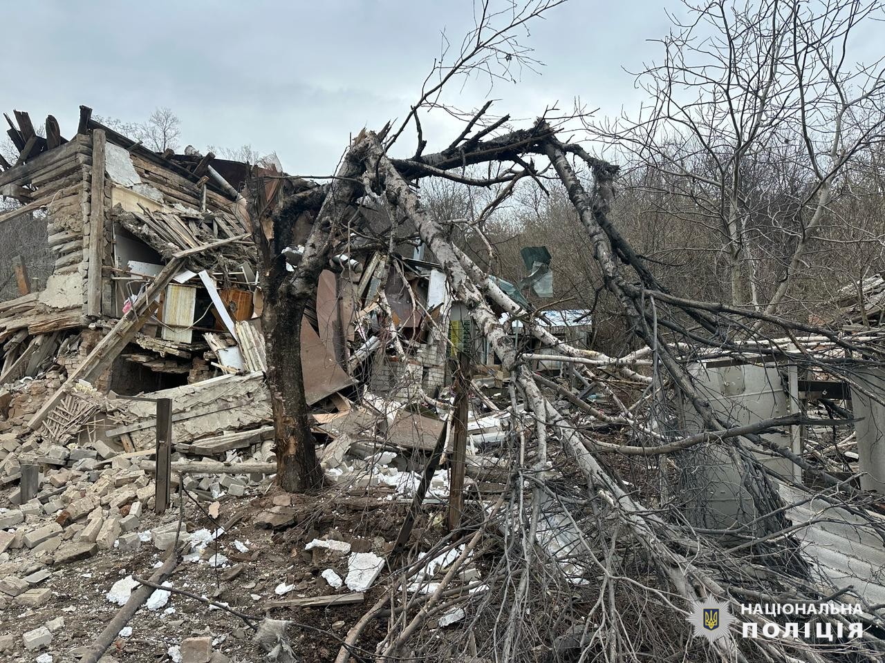 Минулої доби через ворожі обстріли постраждали п’ятеро людей: поліція задокументувала наслідки воєнних злочинів росіян на Харківщині