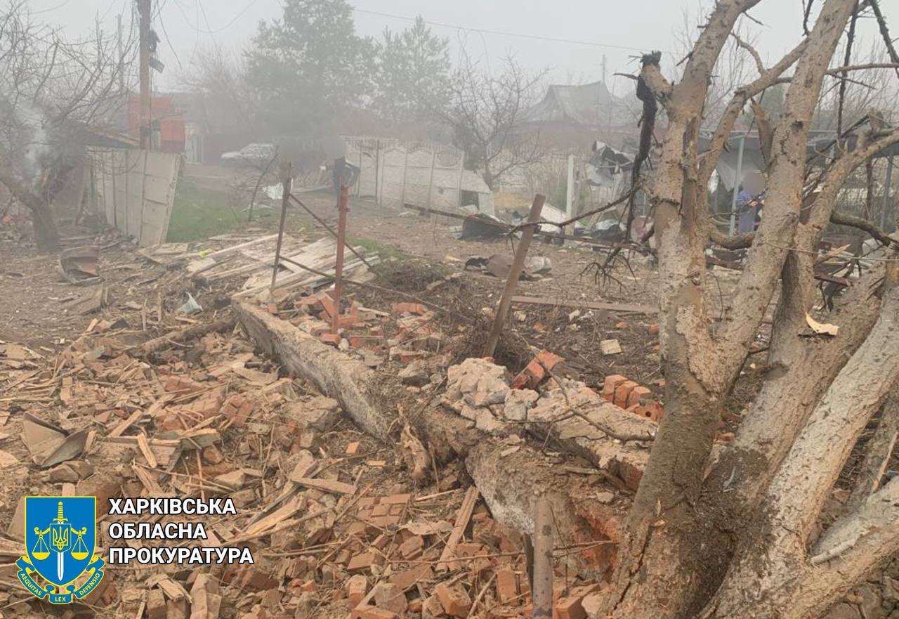 Росіяни вдарили по Харкову та передмістю: постраждали четверо людей