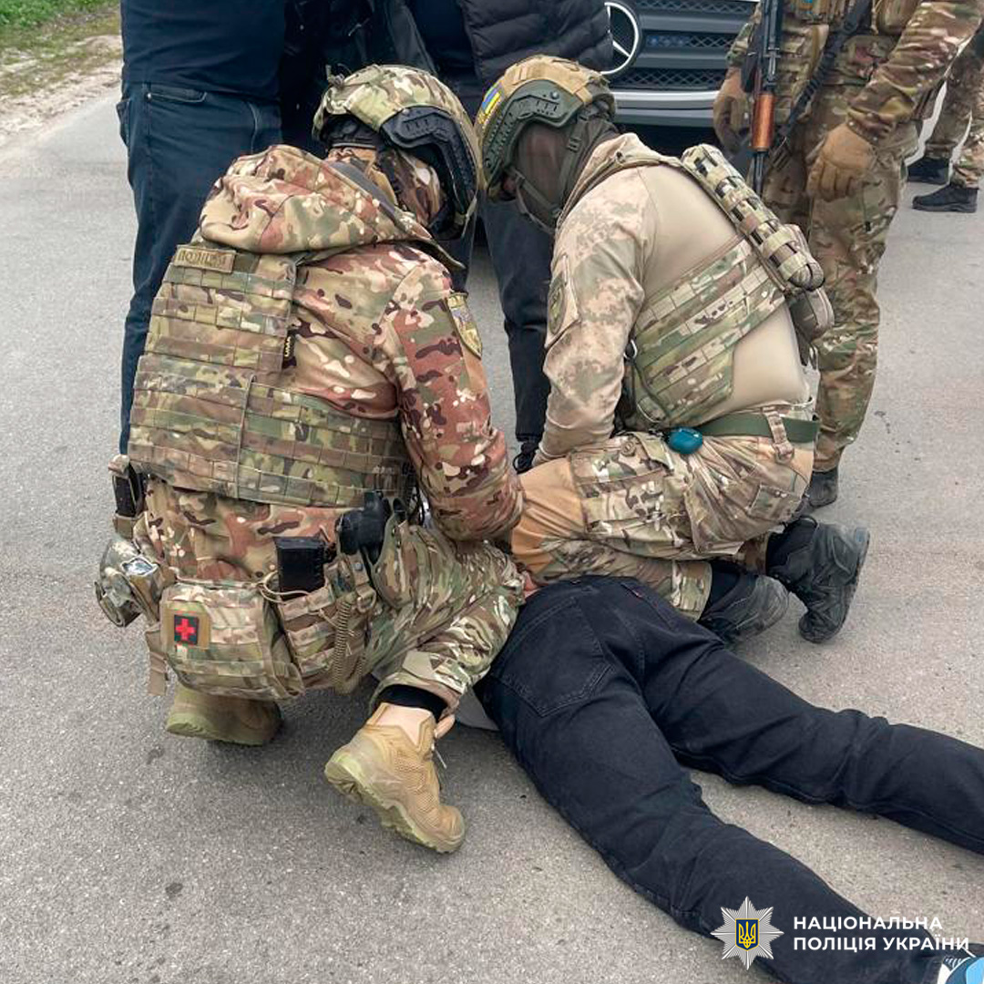 У передмісті Харкова затримано ділка, який за 11 000 доларів США організовував «повний сервіс» з ухилення від мобілізації