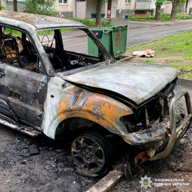 У Харкові затримали матір та її неповнолітню доньку, які підпалювали автомобілі українських військових