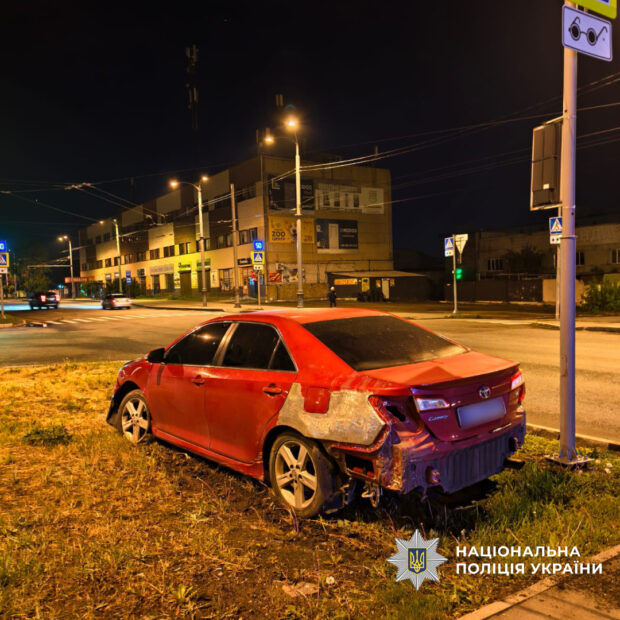 На Харківщині чоловік викрав автівку та скоїв ДТП