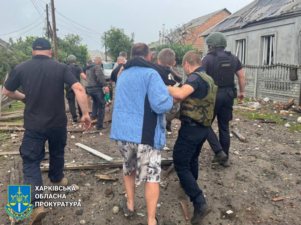 Росіяни вдарили з авіації по Золочеву на Харківщині: постраждали пʼять людей, серед яких дитина