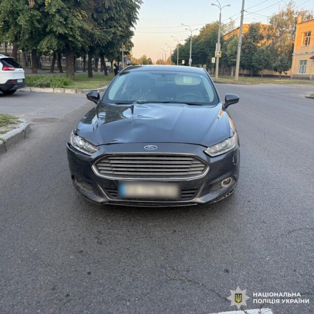 У Харкові під колесами автівки загинула жінка