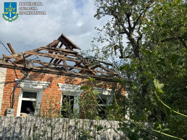 Правоохоронці задокументували наслідки російської авіаатаки по Купʼянщині