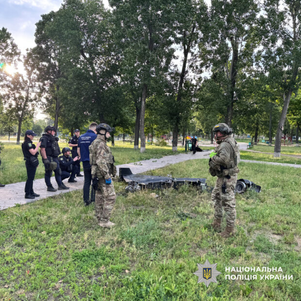 Харківські вибухотехніки знешкодили ворожий дрон, що впав у житловому районі