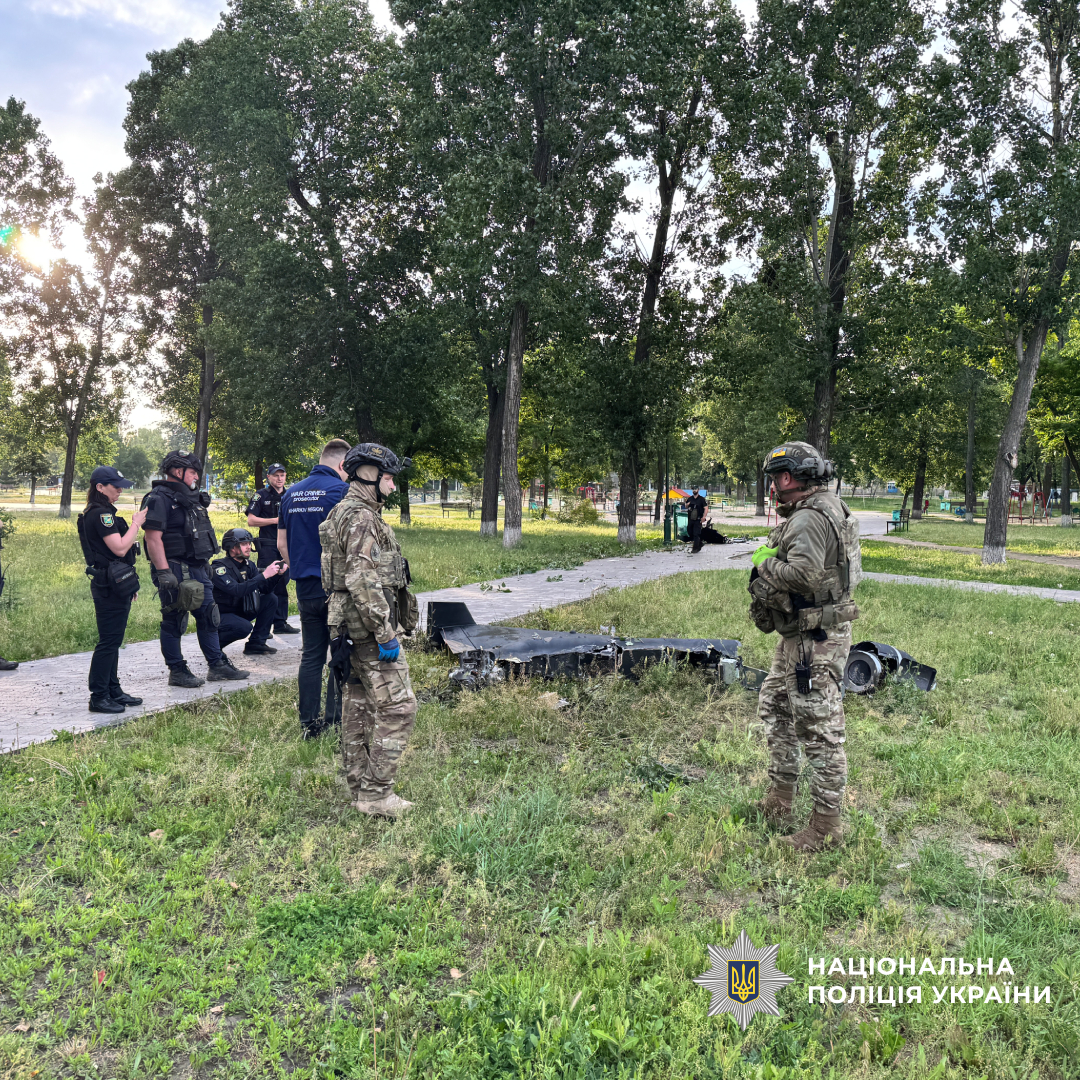 Харківські вибухотехніки знешкодили ворожий дрон, що впав у житловому районі