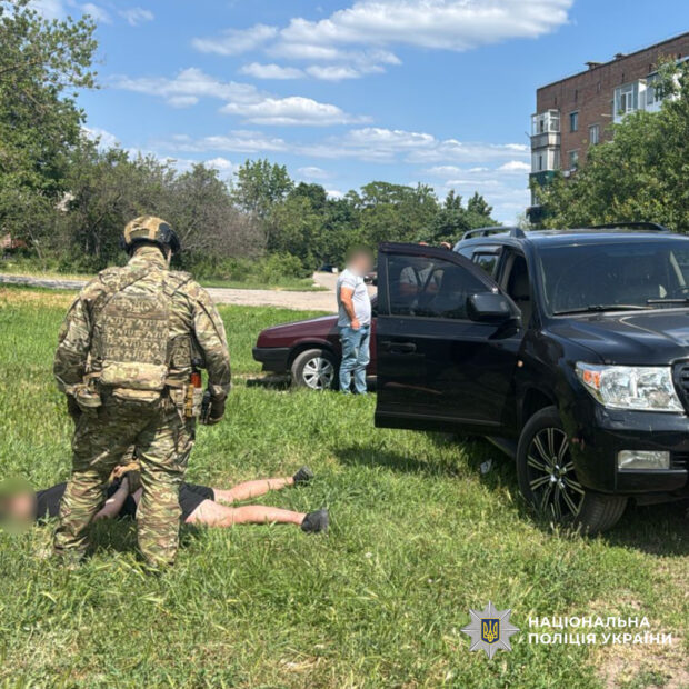 Вимагали 100 тисяч гривень за неіснуючий борг: на Харківщині затримали учасників злочинної групи