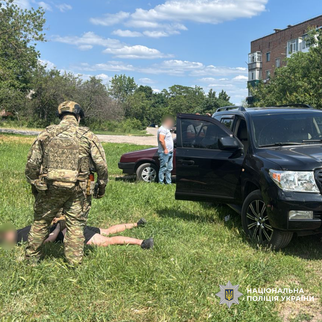 Вимагали 100 тисяч гривень за неіснуючий борг: на Харківщині затримали учасників злочинної групи