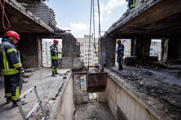 Рятувальники з інших областей залучені до ліквідації наслідків обстрілів на Харківщині