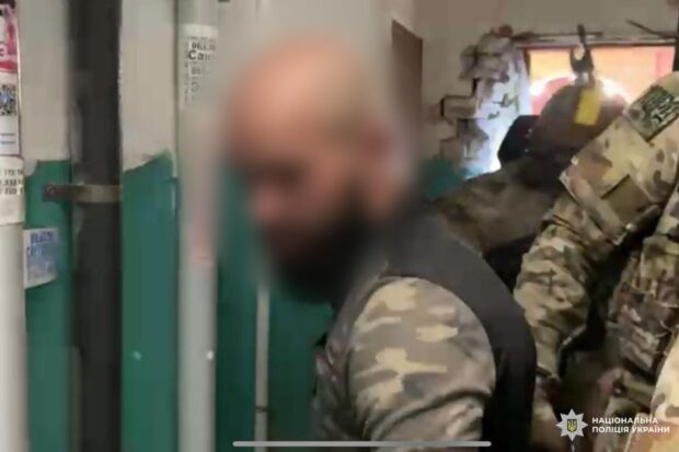 У Харкові затримали чоловіка, який перешкоджав діяльності ТЦК та СП і пошкодив службове авто