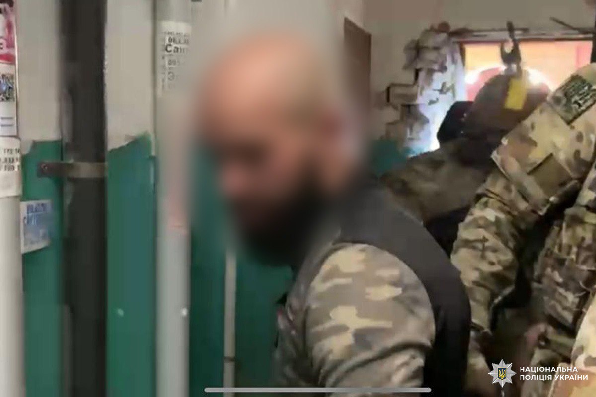 У Харкові затримали чоловіка, який перешкоджав діяльності ТЦК та СП і пошкодив службове авто