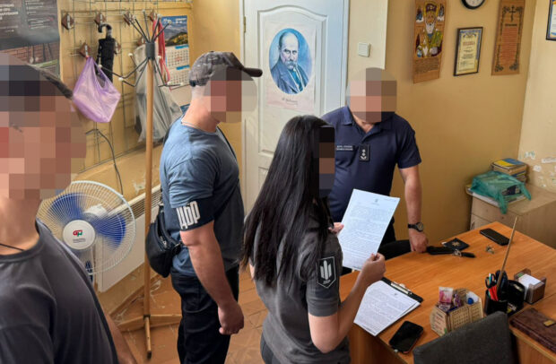 У Харкові затримали посадовця ДСНС, який за гроші допомагав чоловікам ухилитися від служби в ЗСУ