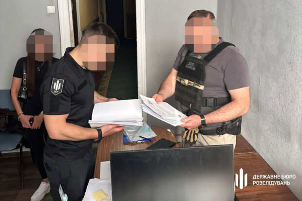 Правоохоронцю з Харкова, який влаштував ухилянту супровід у ТЦК для зняття з розшуку, повідомили про підозру