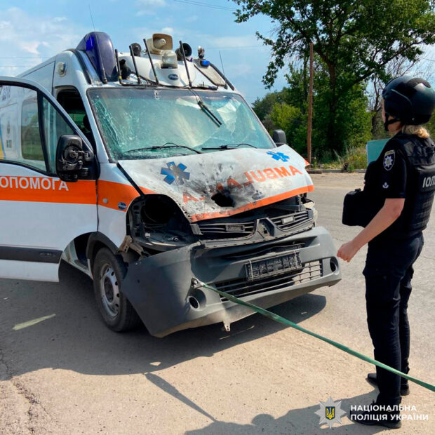 На Харківщині ударний дрон поцілив в автомобіль швидкої медичної допомоги