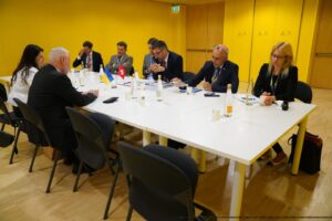 Уряд Швейцарії допомагатиме Харкову встановлювати вікна