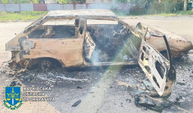 Російський дрон атакував цивільне авто у Куп’янську: постраждали двоє людей